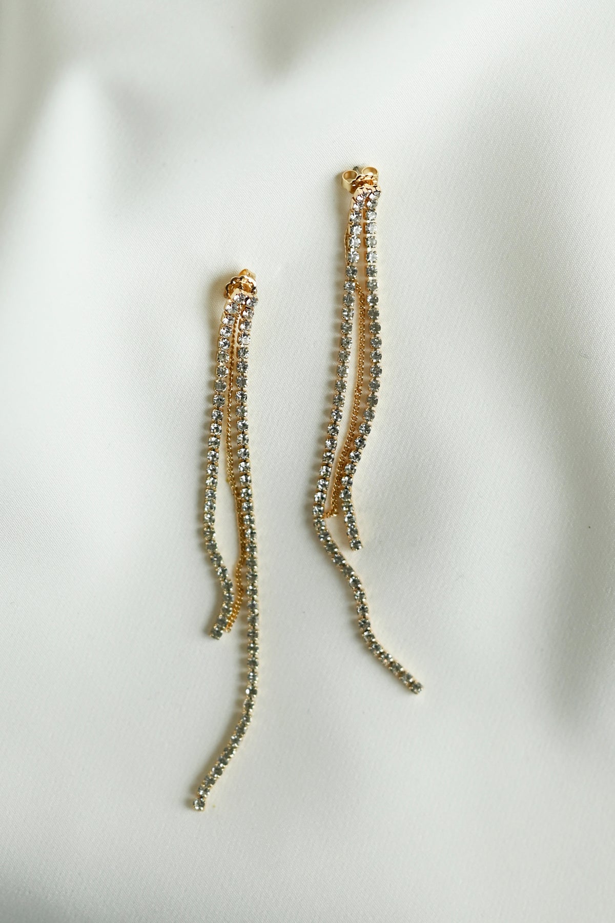 Earring Hunter Final1 2400x3600 (1)