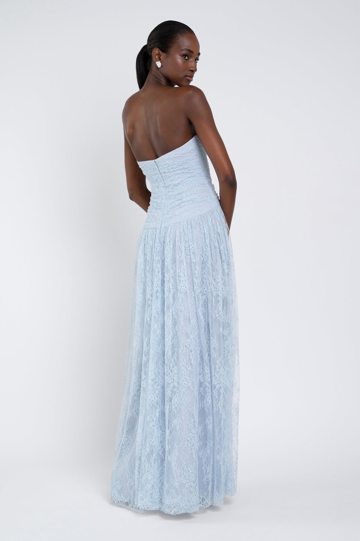 Gladys whisper+blue 2